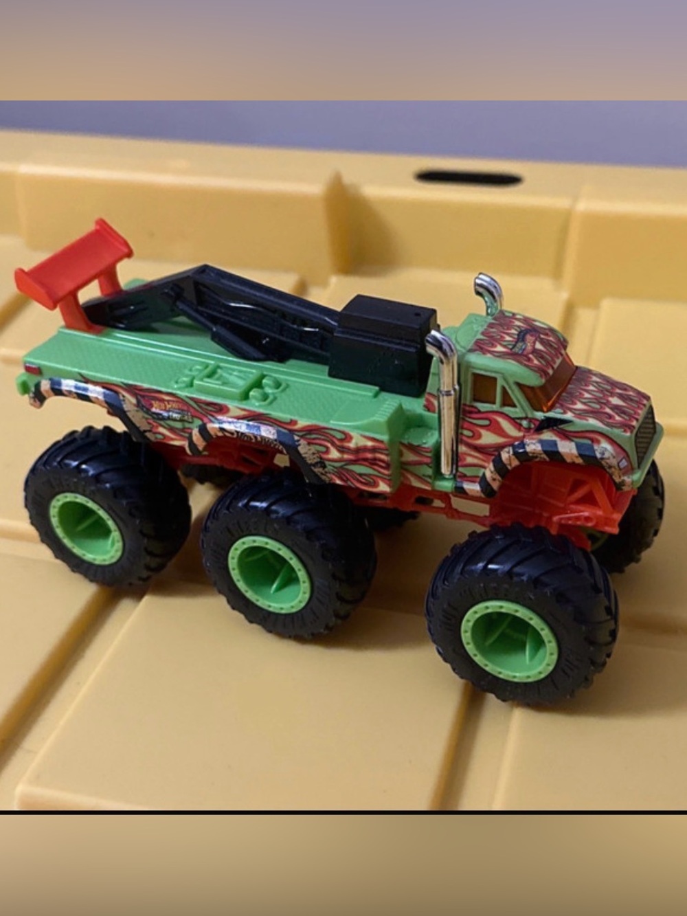Hot Wheels Monster Truck The 909 Big Rig